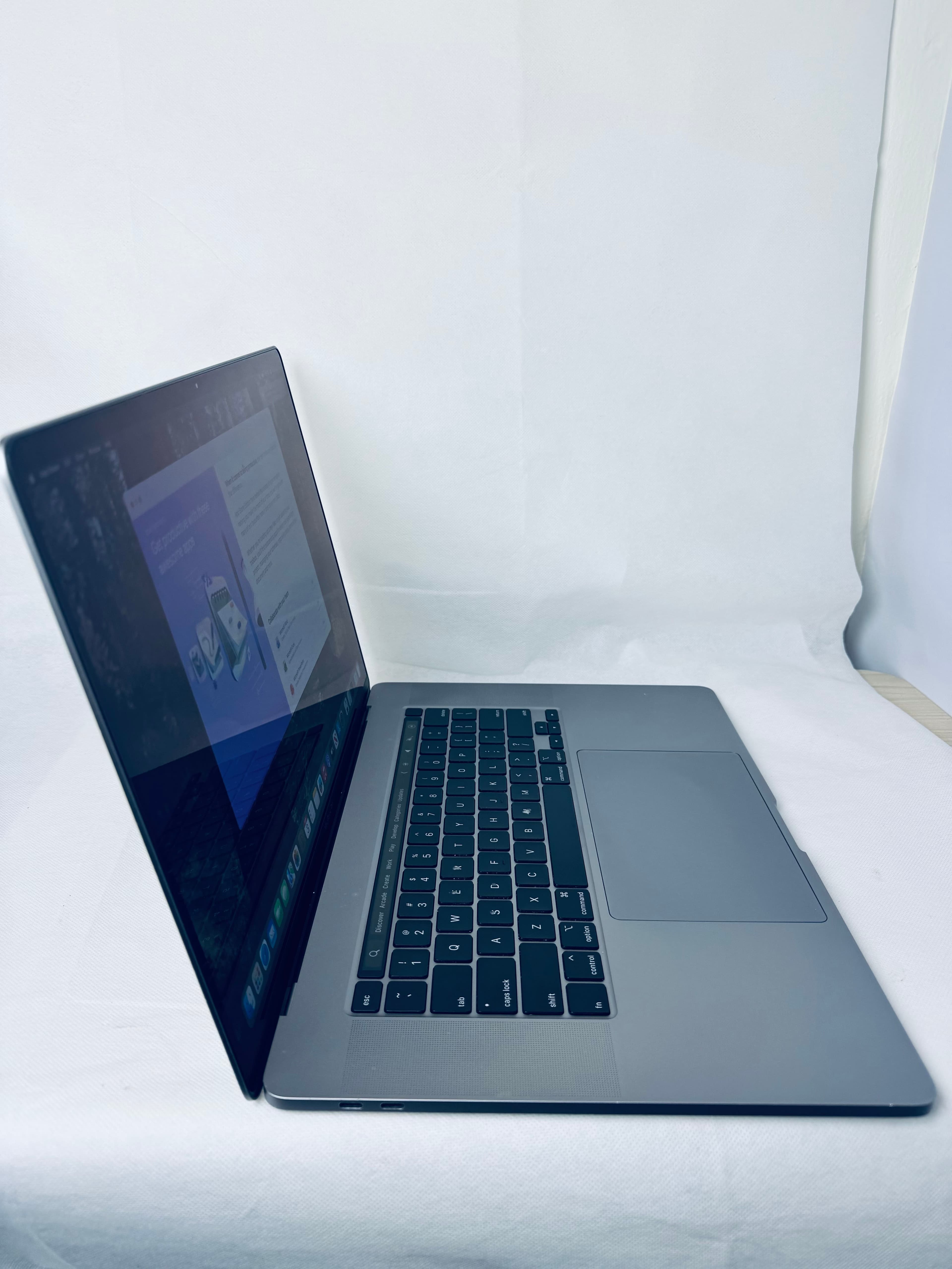 apple-macbook-pro-16-inch-fg-01150-7