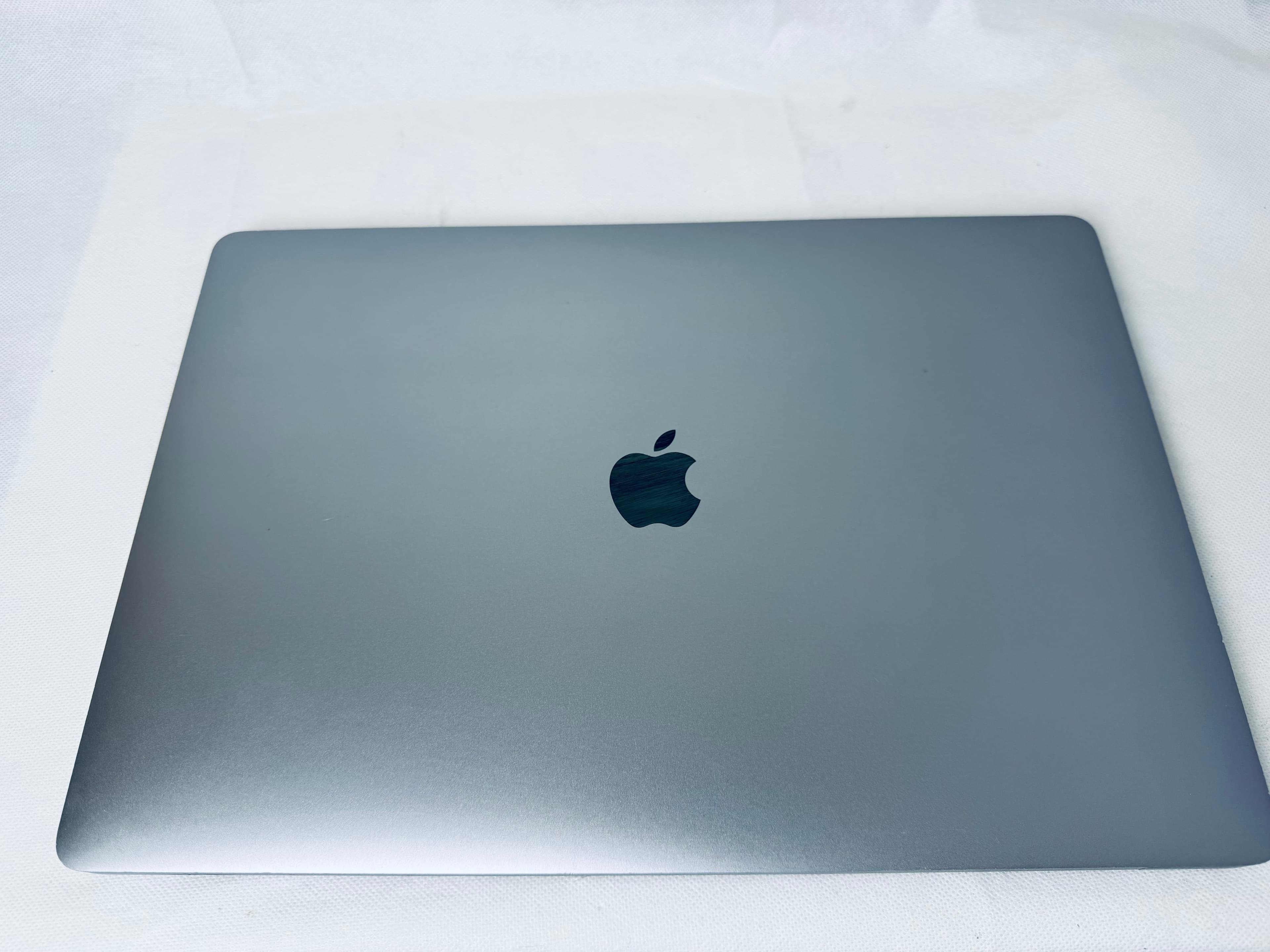 apple-macbook-pro-16-inch-fg-01150-9